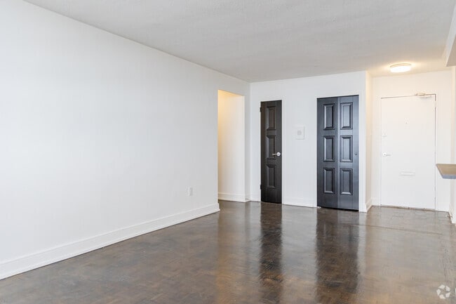 3BR, 2BA - 1281SF - Salon - Eglinton Residences