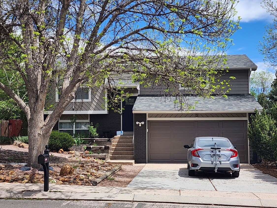 Charming 3-Bedroom Home in a Prime Location! - Charming 3-Bedroom Home in a Prime Location!