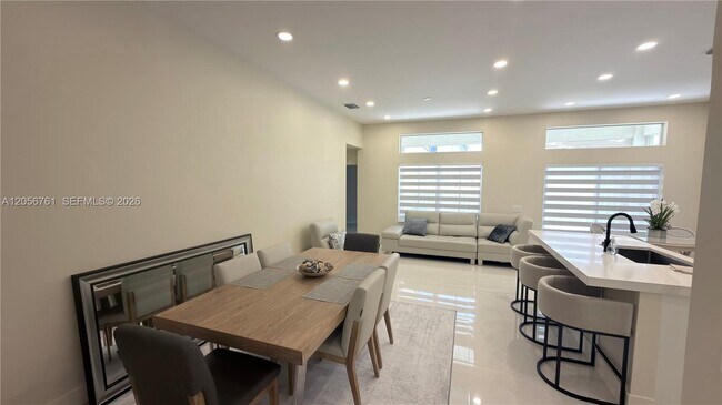 Photo - 692 Maplewood Ct