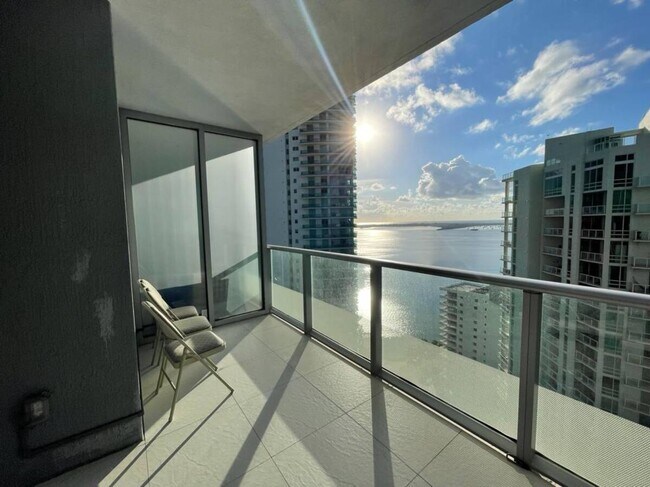 Building Photo - 1300 Brickell Bay Dr Unit 2503