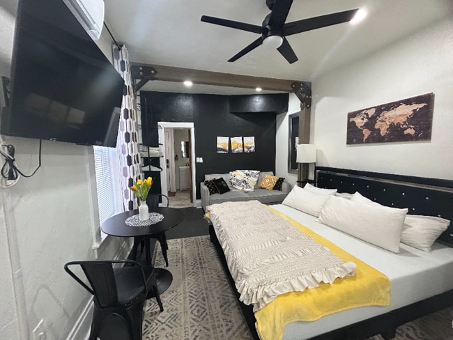 Photo - 859 S Grn St Unidad 2