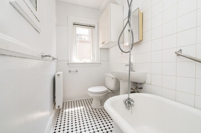 Photo - 100 Vaughan Rd Unit 18