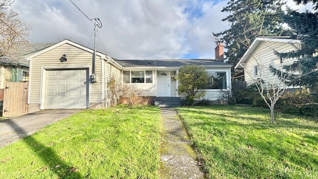 Building Photo - Recently Renovated House With Fenced Back ...