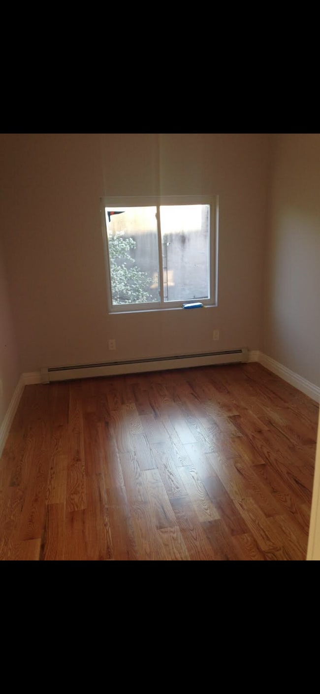632 Autumn Ave Unidad 2 bedroom