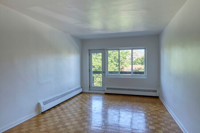 Photo - 2400 Av. Van Horne Unit 405