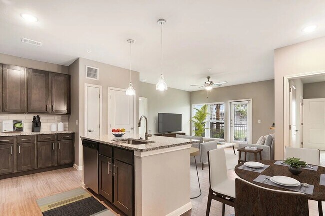 Photo - 3301 Gulf Fwy Unit 11303