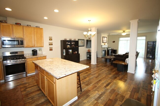 Photo - 3 Bedroom Eagle River Home!
