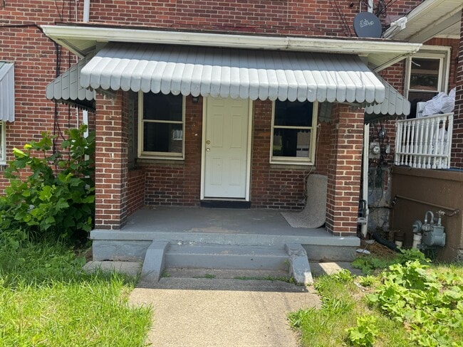 Building Photo - Duquesne 2 Bedroom 1 Bath House, Yard