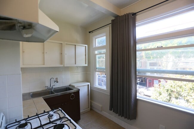 Photo - 1540 Hyde St Unit #8