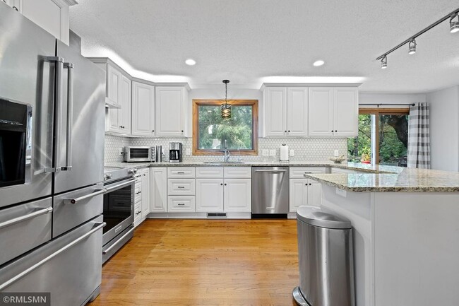 Kitchen - 6868 Stonewood Ct
