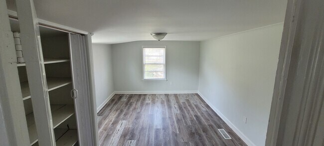 Photo - 914 Cranbrook St