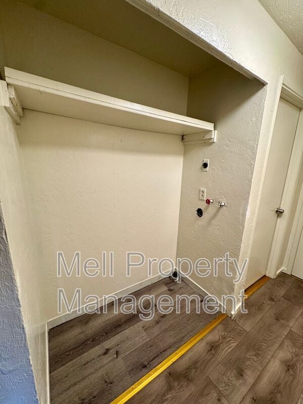 Photo - 861 Ellinor Ave