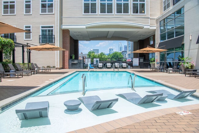 Photo - Lincoln at Dilworth