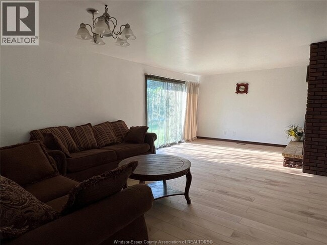 Photo - 3052 Lauzon Rd