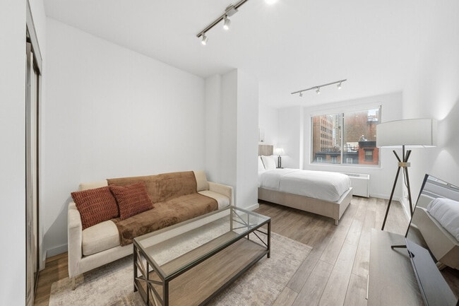 Building Photo - 7 Sniffen Ct