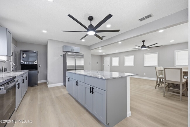 Photo - 9565 Carbondale Dr W