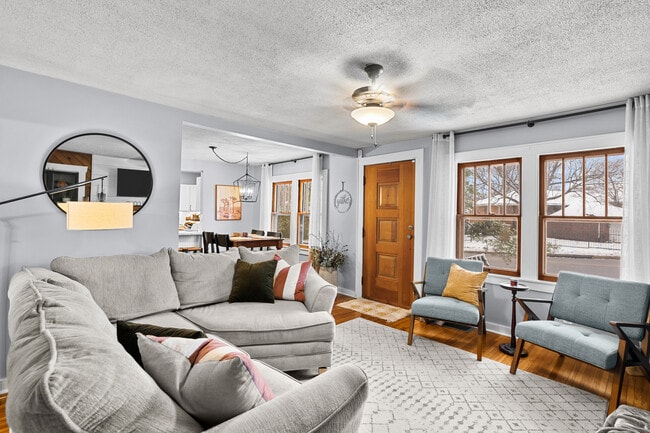 Photo - 1120 W Broadway Unit #1