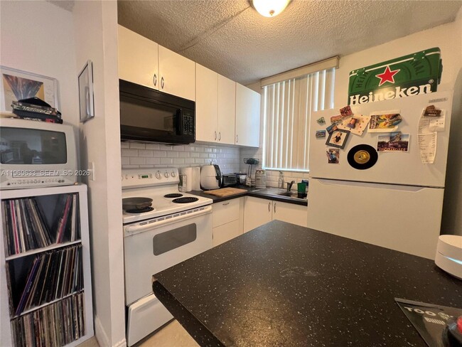 Photo - 1801 S Treasure Dr Unidad 504