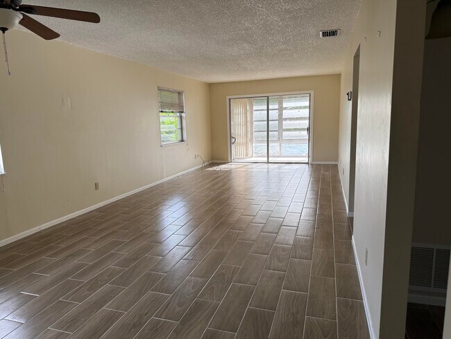 Photo - 4 Lake Vista Trail Unidad 202