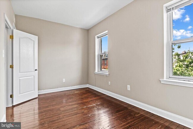 Photo - 3830 Baring St