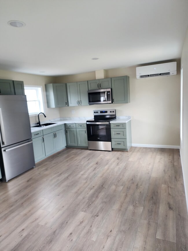 Building Photo - 410 W 2nd St Unit A