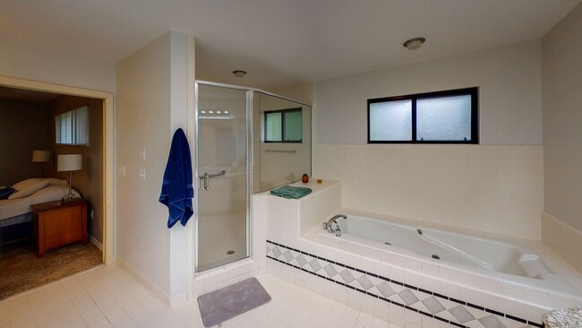 Photo - Park Avenue- 4 Bedroom/3 Bath - BEAUTIFUL!