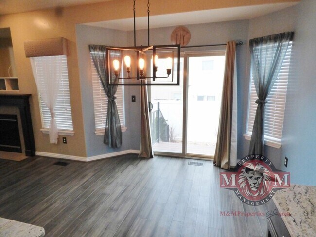 Photo - 3 Bd 3.5 Bath Model Like Townhome in Riverton