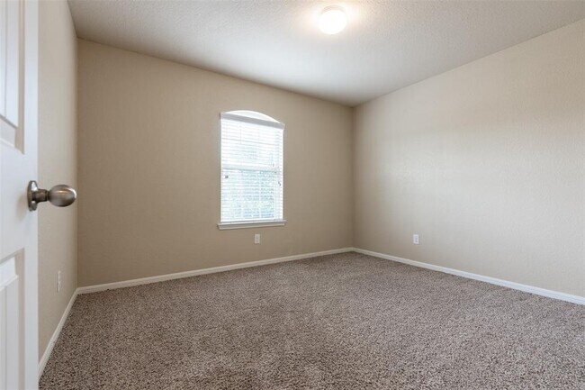 Photo - 2906 Iron Range Ct