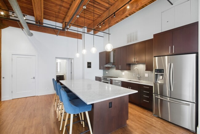 Photo - 525 W Superior St Unit 43