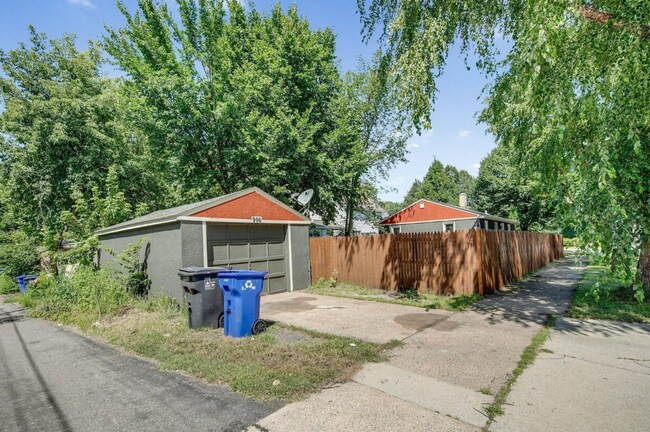 Photo - 996 Fremont Ave E