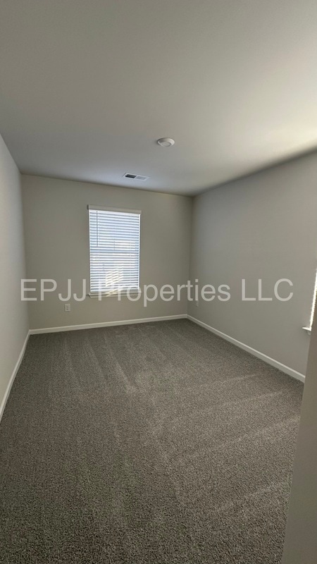 Photo - 141 Randwick Ln