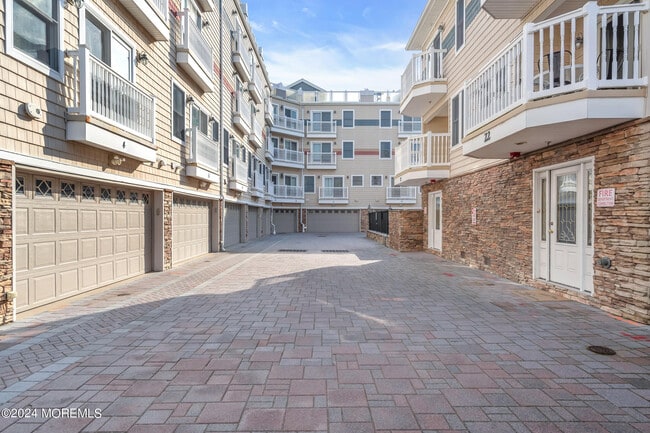 Photo - 21 Blaine Ave