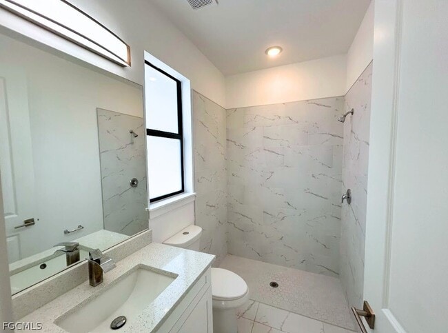 Photo - 674 Chemstrand St E