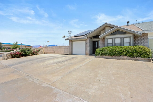 Building Photo - 10901 Highwood Way Rental