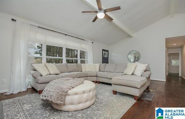 Photo - 661 Pamela St