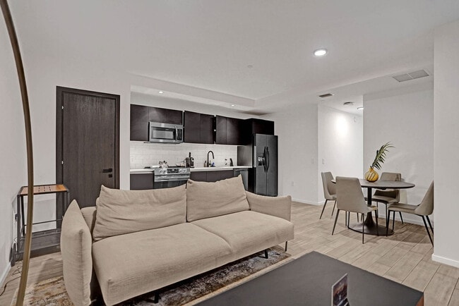 Building Photo - 398 NE 5th St