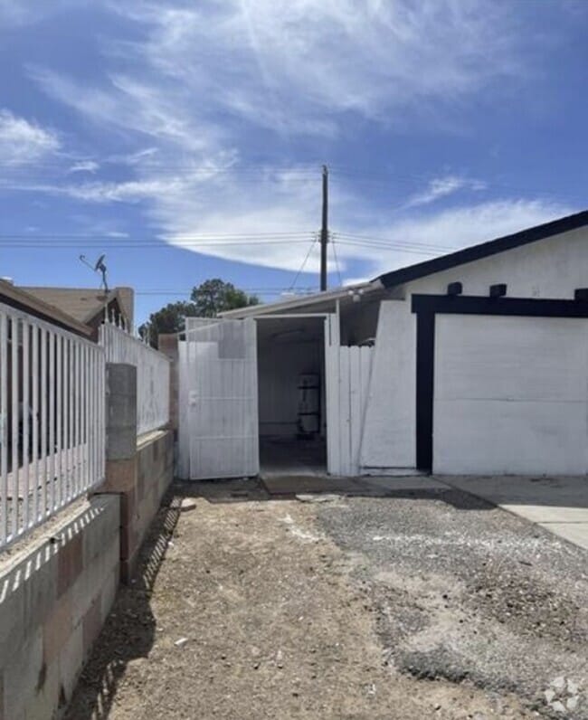 Building Photo - STUDIO NEAR AIRPORT, STRIP AND UNLV Rental
