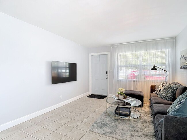 220 Southeast Jefferson Cir N