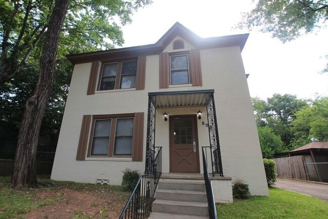 Building Photo - Available Now! Adorable 1 bedroom 1 bath a... Rental