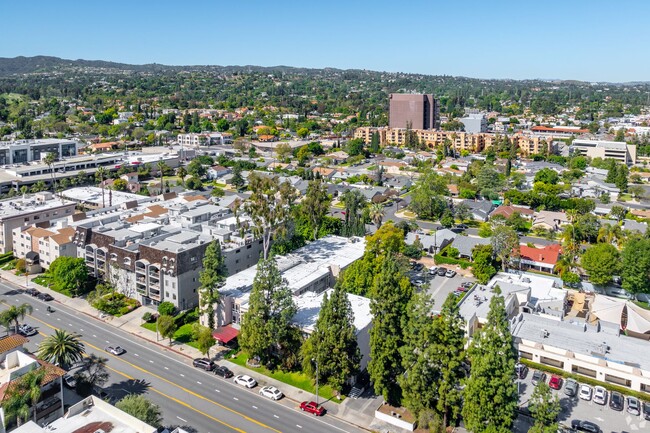 Photo - 5405 Lindley Avenue Apartments