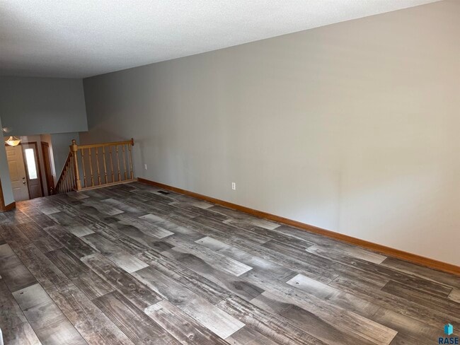 Photo - 630 N James Ave