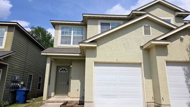 Photo - The Gardens at Summit Townhome: 3 Bedroom * 1-car Garage * WD Connections