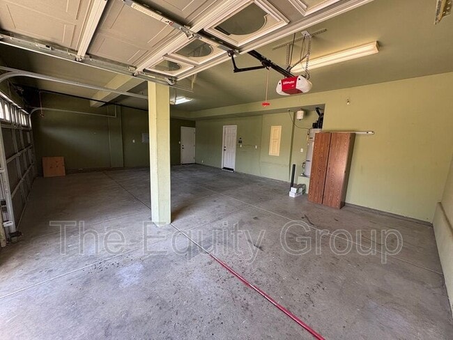 3116 W Buena Vista Ave