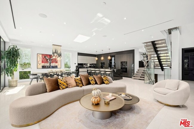 Photo - 1940 Kelton Ave