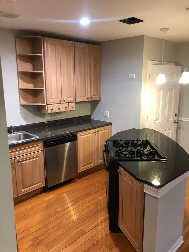 Photo - 955 N Ashland Ave Unit 2