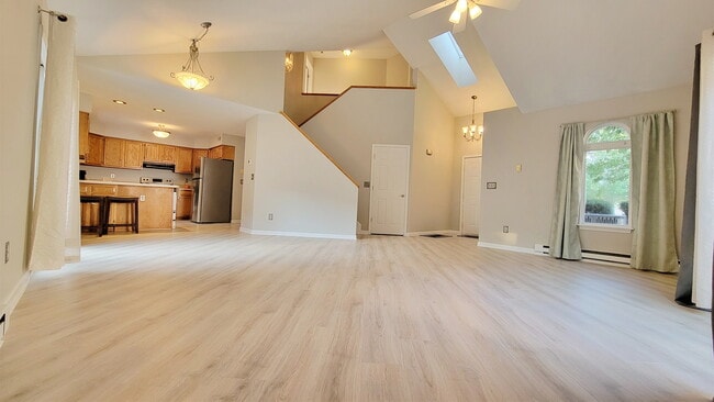 Building Photo - 615 Hilltop Ter Unit 615