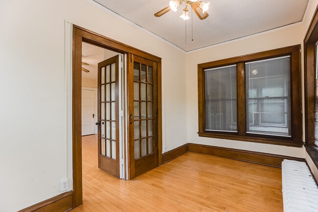 Photo - 2124 Garfield Avenue South