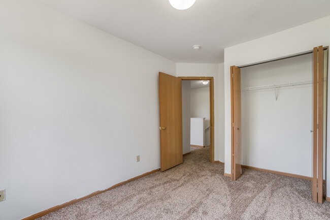 Oakbrook Manor Apartments (Oakbrook Manor ...