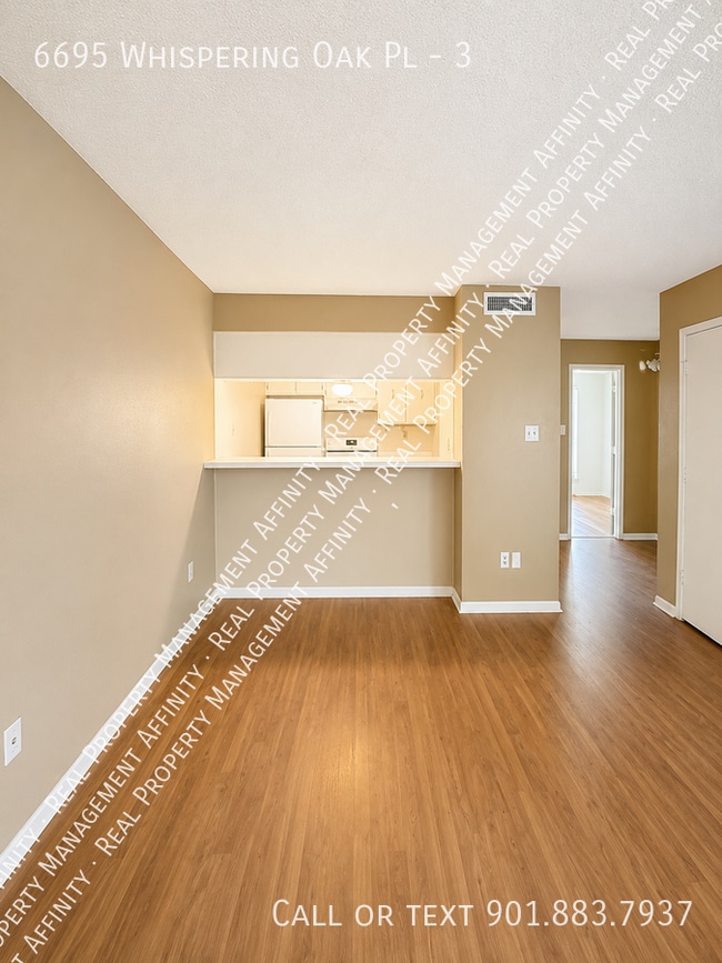 Photo - 6695 Whispering Oak Pl