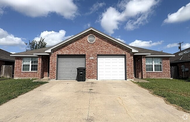 Building Photo - 6600 Temora Loop Unit A Rental